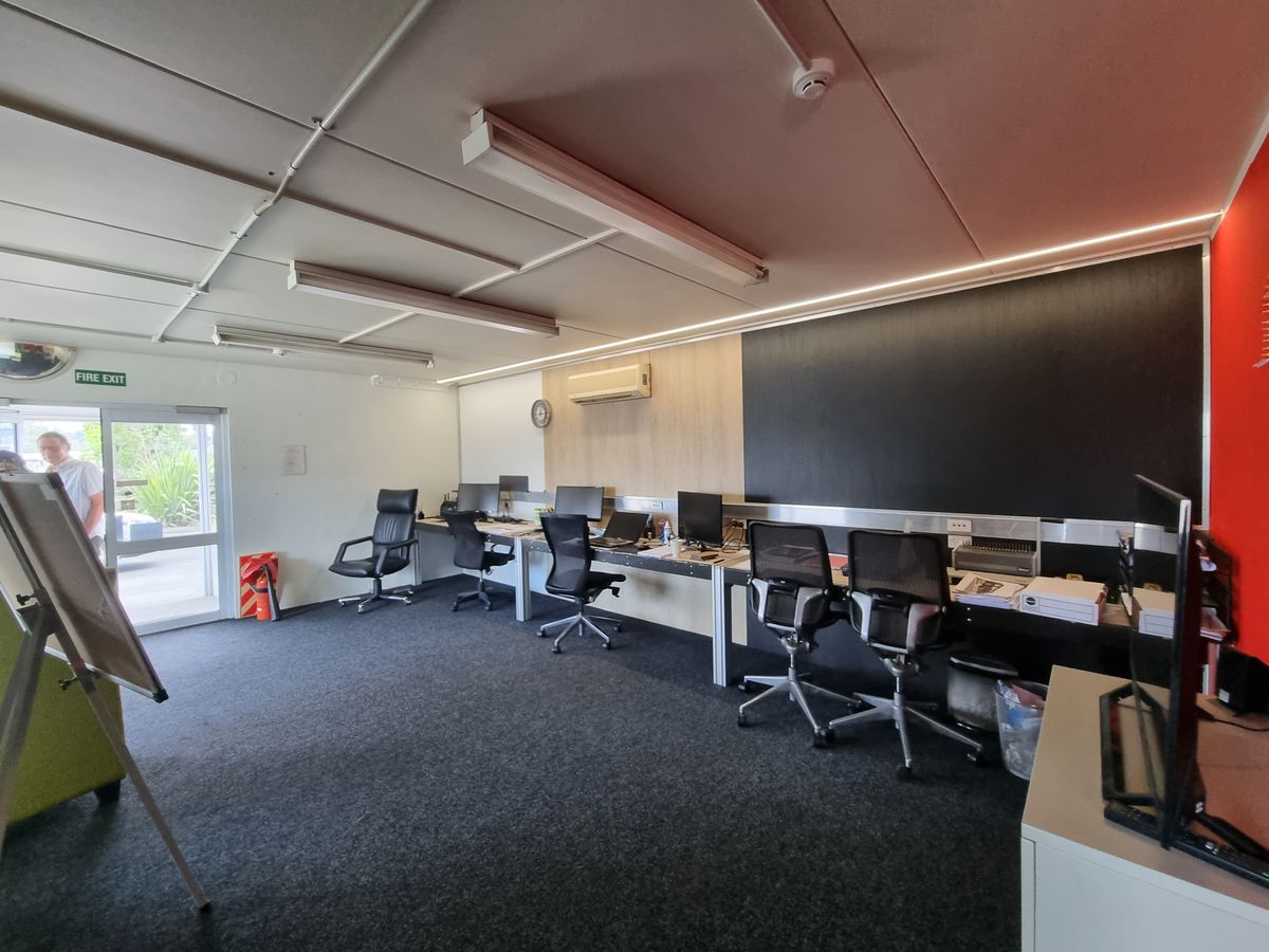 Rent includes outgoings and is negotiable - Mehr