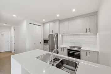 904/8 Waikumete Road, Glen Eden