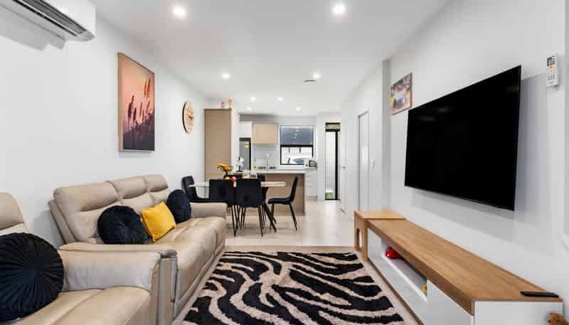 16 Rorida Lane, Flat Bush