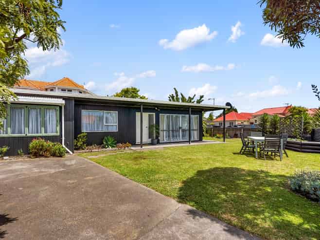 208 Knight Street, Hastings