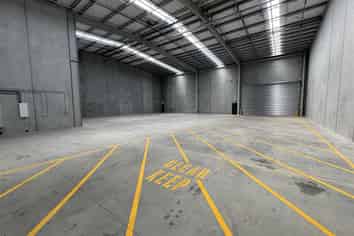 Savills | 12m Stud Height Unit in Prime Wiri Location