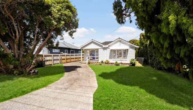 24 Taikata Road, Te Atatu Peninsula