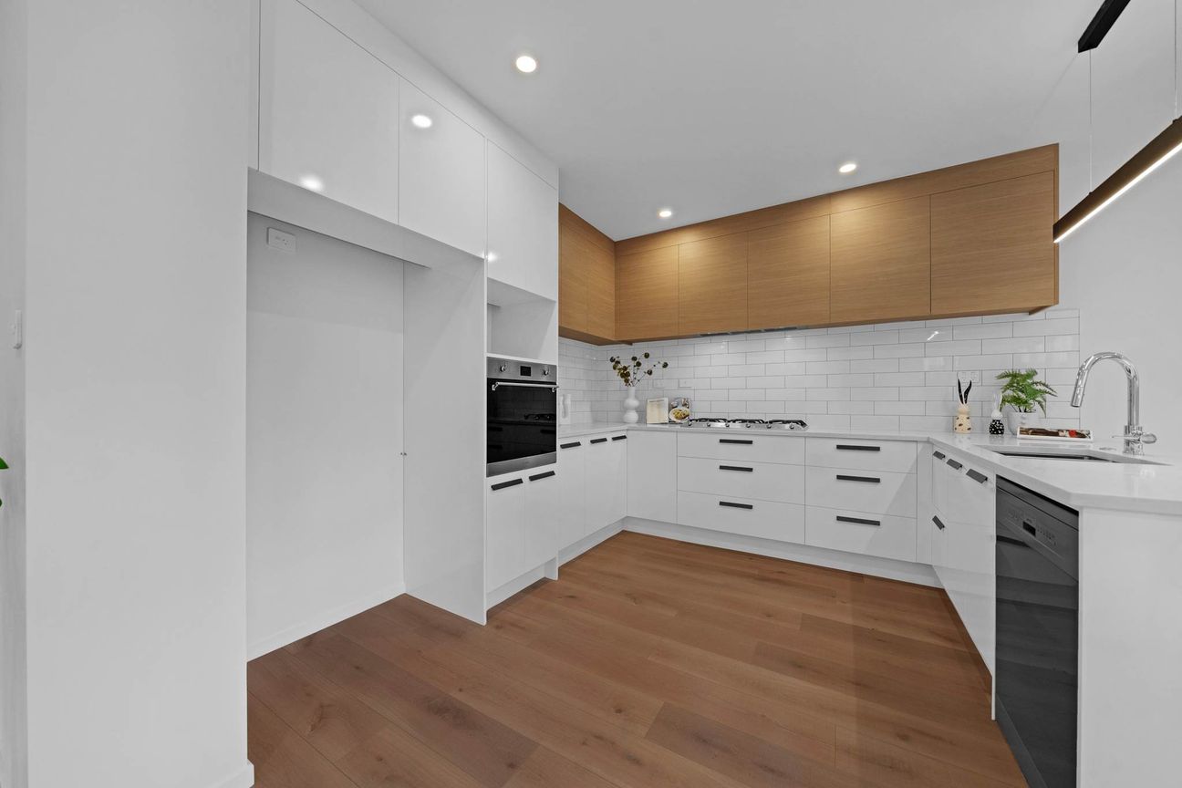 Modern Family Living in Macleans Zone - Veel