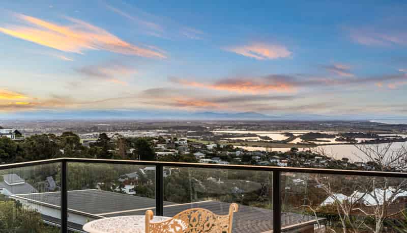 1/164 Soleares Avenue, Mount Pleasant