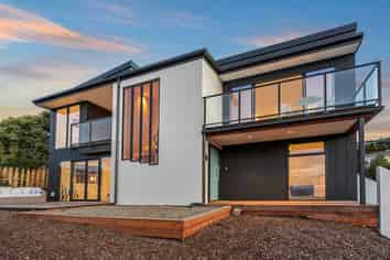 1/164 Soleares Avenue, Mount Pleasant