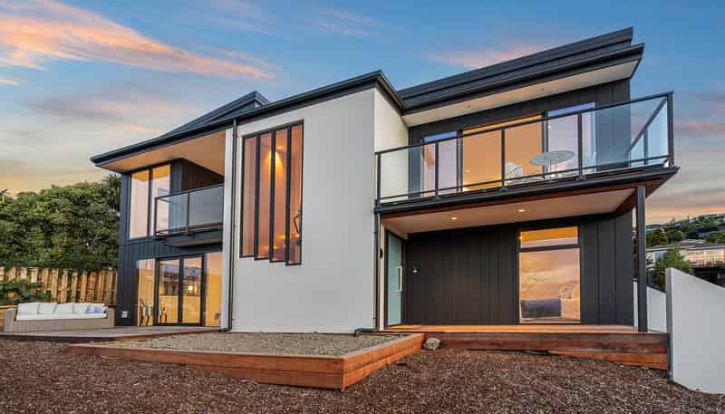 1/164 Soleares Avenue, Mount Pleasant