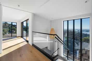 1/164 Soleares Avenue, Mount Pleasant
