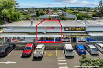 112M³ EXISTING TAKEAWAY SHOP FOR LEASE
