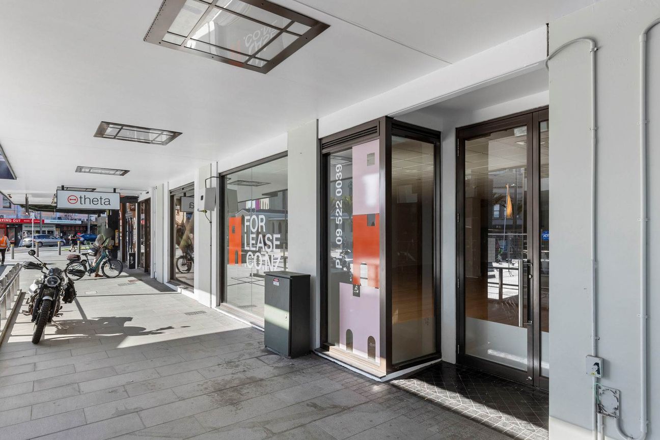TOP RETAIL ON BERESFORD SQUARE - View 2