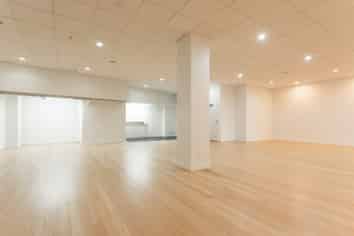 TOP RETAIL ON BERESFORD SQUARE
