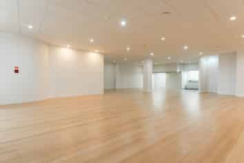 TOP RETAIL ON BERESFORD SQUARE
