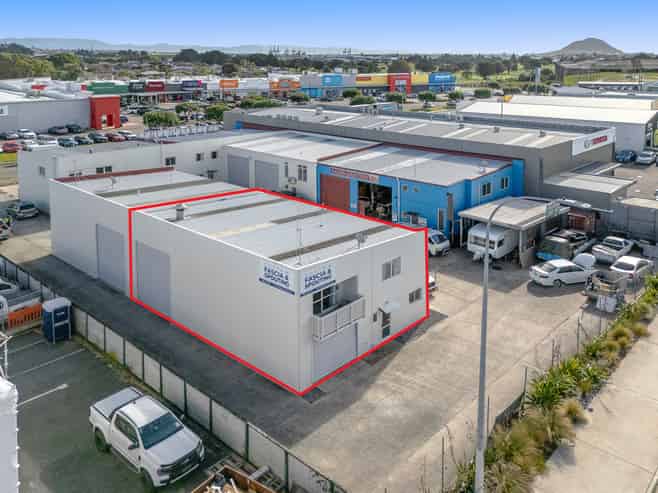 Dual Income - Fully Leased - High Exposure