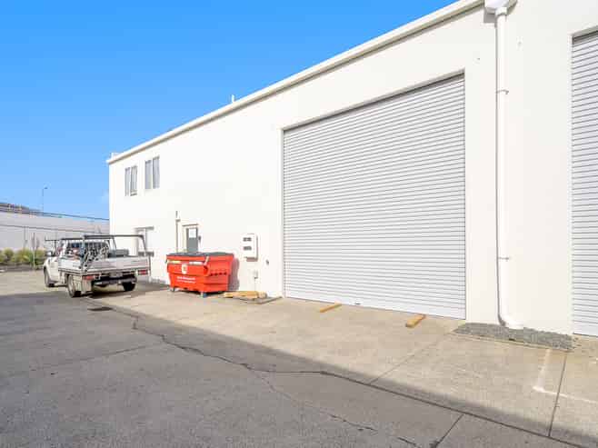 Dual Income - Fully Leased - High Exposure