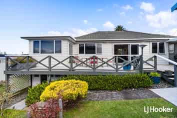64 Beach Road, Waihi Beach