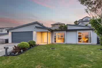 18 Dusky Crescent, Aotea