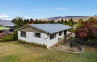 82 Newcastle Street, Clyde