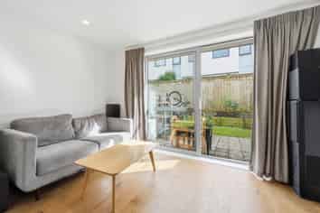 21 Helen Jenepher Lane, Mount Wellington