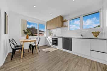 11 Emerson Road, Clover Park