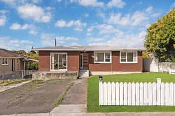 11 Emerson Road, Clover Park