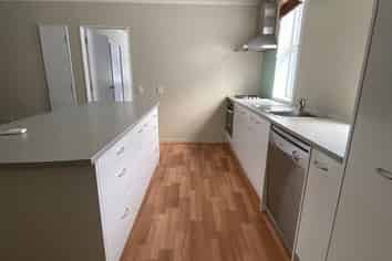 2/193 Main Road, Tawa