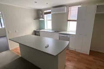 2/193 Main Road, Tawa