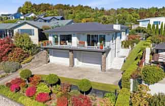 16 Botanical Heights Drive, Waipahihi