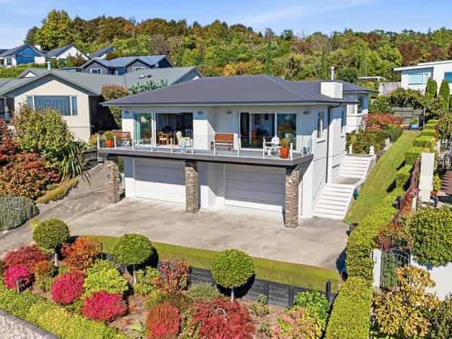 16 Botanical Heights Drive, Waipahihi