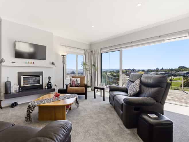 16 Botanical Heights Drive, Waipahihi