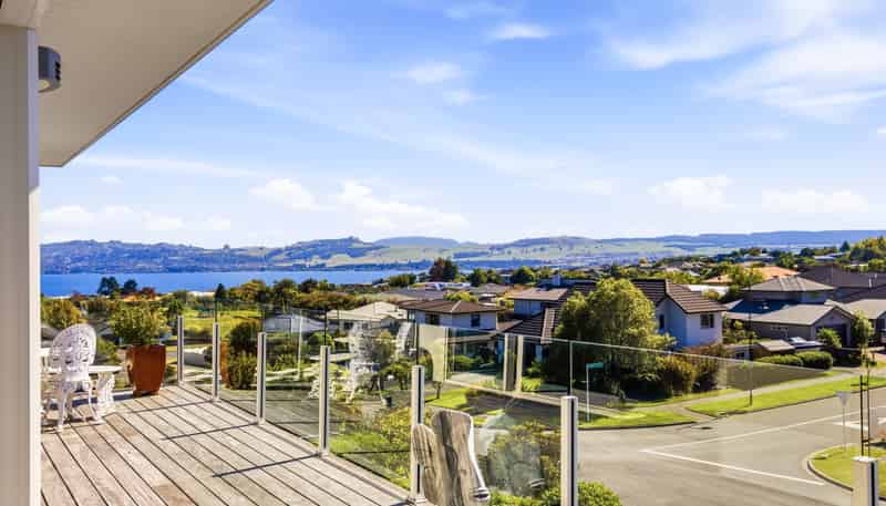 16 Botanical Heights Drive, Waipahihi