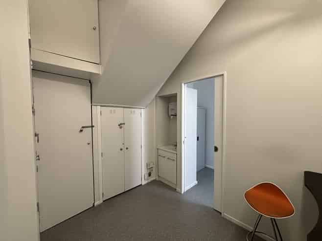 Ground Floor Office with Parking – Thorndon Quay