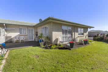 1/8 Village Place, Tuakau