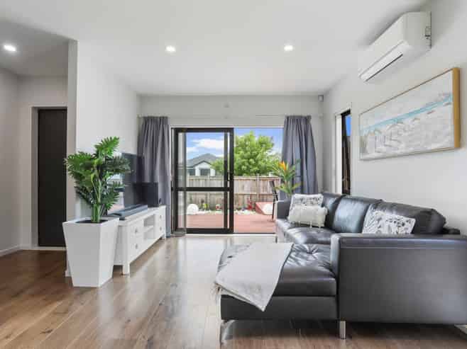 10 Silver Beech Street, Takanini