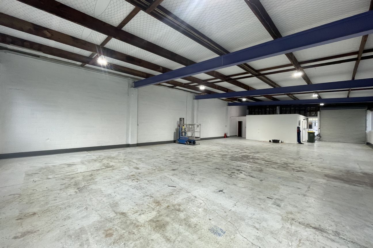 Compact Onehunga Industrial | Dual Roller Doors - Mynd 3