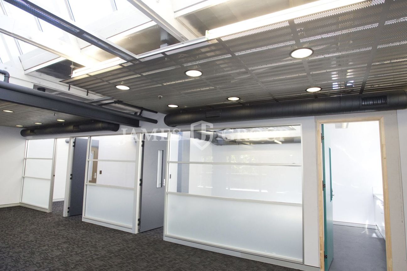 MT EDEN OFFICE WITH FOUR CAR PARKS INCLUDED - Widok 4