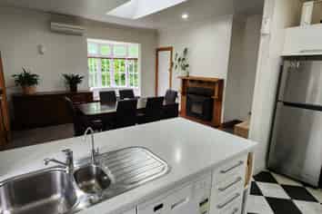 15 Burns Street, Westown