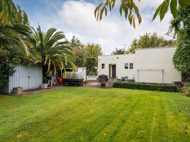 70 Savage Crescent, West End