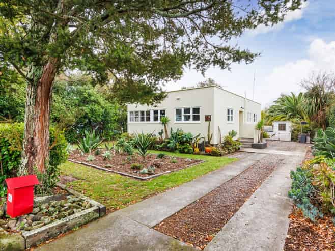 70 Savage Crescent, West End