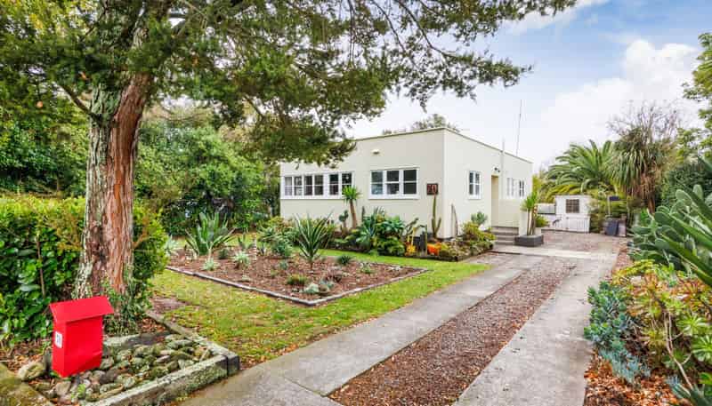 70 Savage Crescent, West End