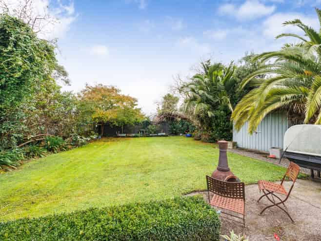 70 Savage Crescent, West End