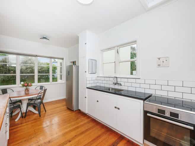 70 Savage Crescent, West End