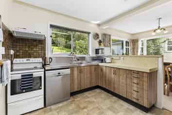 353 Main Road, Tawa