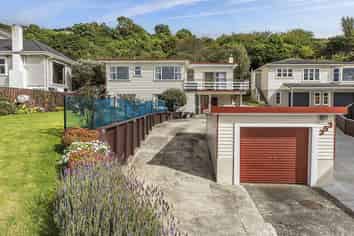 353 Main Road, Tawa
