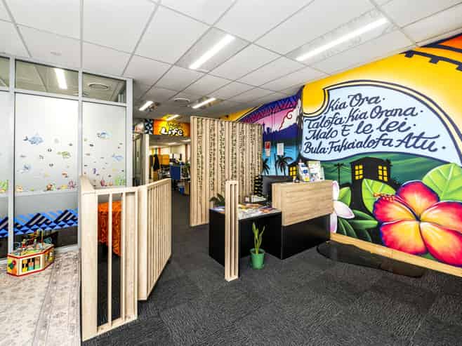 Prime multi-tenanted town centre asset