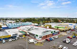 Prime multi-tenanted town centre asset