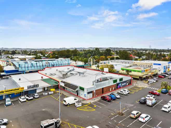 Prime multi-tenanted town centre asset