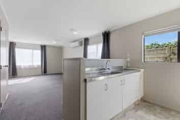 22B College Place, Poike