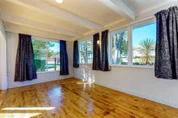 14 Surprise Place, Porirua