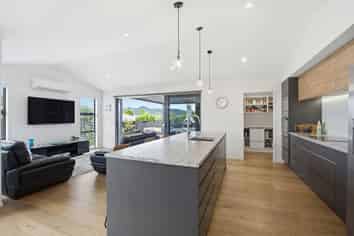 10 Topping Place, Whitianga