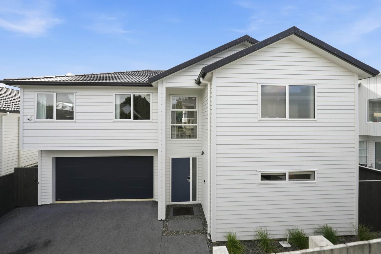 Prime Howick Domain Frontage, Dual Living Layo..., Howick