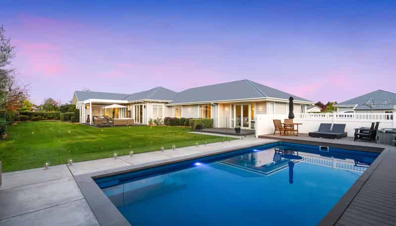 2 Riverstone Drive, ROLLESTON